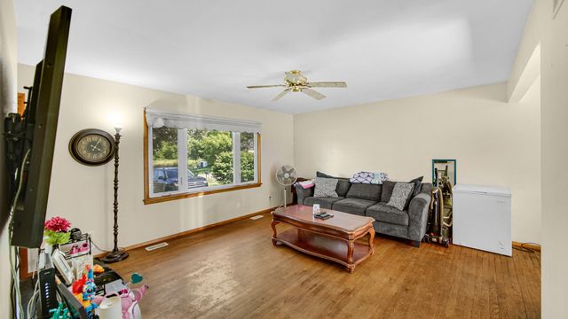 92 N County Line Road, Hobart, IN 46342