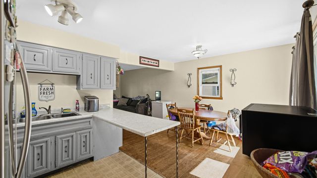 92 N County Line Road, Hobart, IN 46342