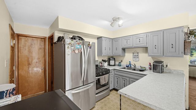 92 N County Line Road, Hobart, IN 46342