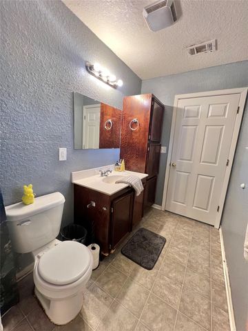 708 E 6th Street, Sweeny, TX 77480