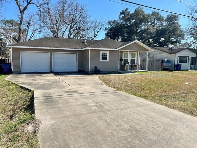 708 E 6th Street, Sweeny, TX 77480