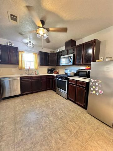 708 E 6th Street, Sweeny, TX 77480