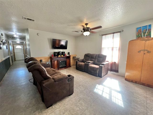 708 E 6th Street, Sweeny, TX 77480