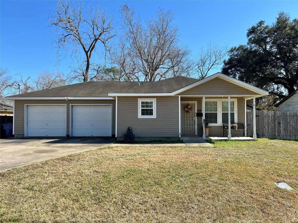 708 E 6th Street, Sweeny, TX 77480