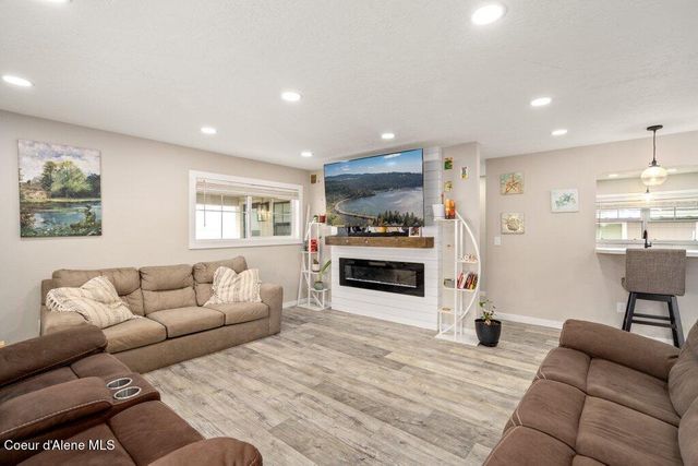 807 E Garden Ave, Osburn, ID 83849