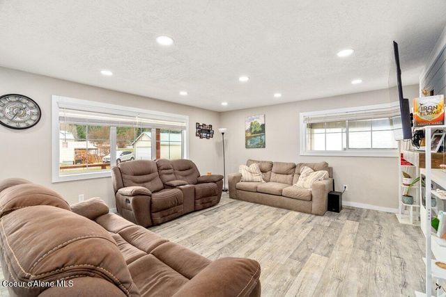 807 E Garden Ave, Osburn, ID 83849