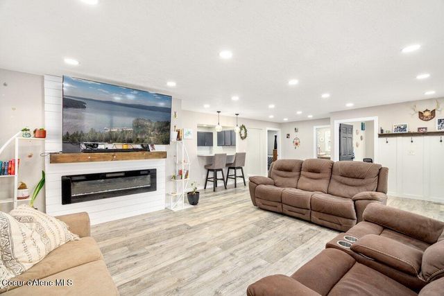 807 E Garden Ave, Osburn, ID 83849