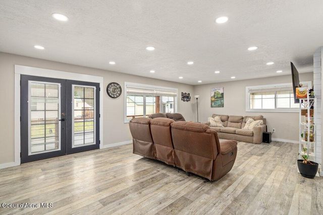 807 E Garden Ave, Osburn, ID 83849