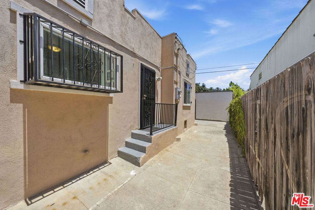 936 S Lucerne Boulevard, Los Angeles, CA 90019 — photo 3