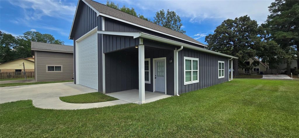 431 Old Post Road S, Livingston, TX 77351