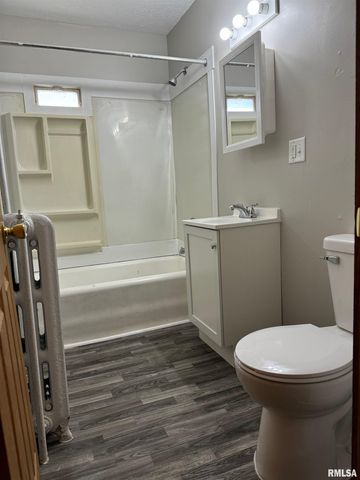 637 E 15TH Street, Davenport, IA 52803