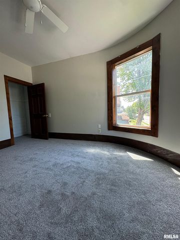 637 E 15TH Street, Davenport, IA 52803