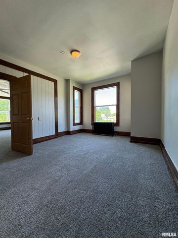 637 E 15TH Street, Davenport, IA 52803