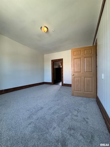 637 E 15TH Street, Davenport, IA 52803