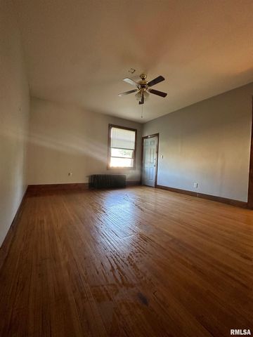 637 E 15TH Street, Davenport, IA 52803