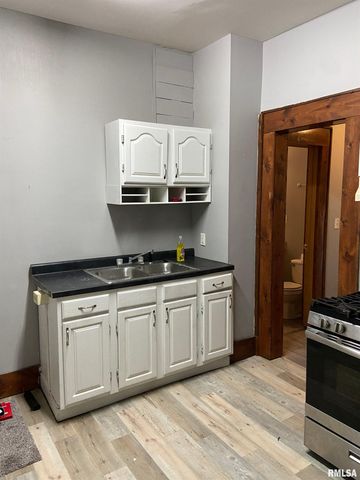 637 E 15TH Street, Davenport, IA 52803