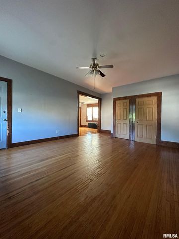 637 E 15TH Street, Davenport, IA 52803