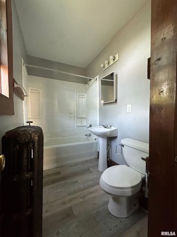 637 E 15TH Street, Davenport, IA 52803