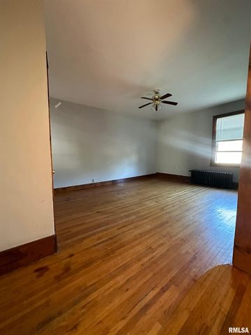 637 E 15TH Street, Davenport, IA 52803