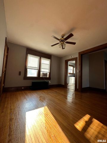 637 E 15TH Street, Davenport, IA 52803