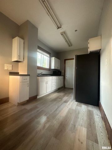 637 E 15TH Street, Davenport, IA 52803