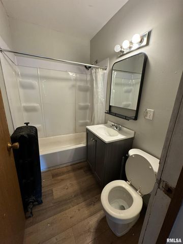 637 E 15TH Street, Davenport, IA 52803