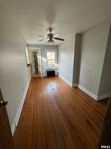 637 E 15TH Street, Davenport, IA 52803