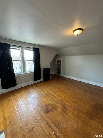 637 E 15TH Street, Davenport, IA 52803