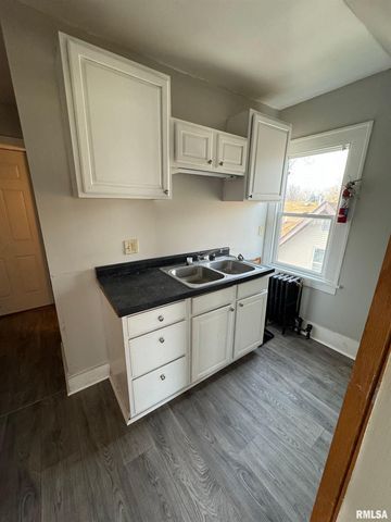 637 E 15TH Street, Davenport, IA 52803