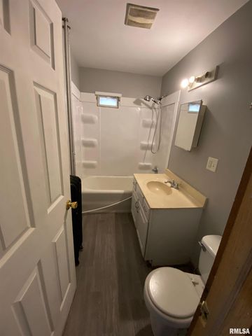 637 E 15TH Street, Davenport, IA 52803