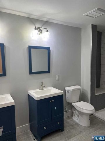 338 Lincoln Avenue B, Elmwood Park, NJ 07407