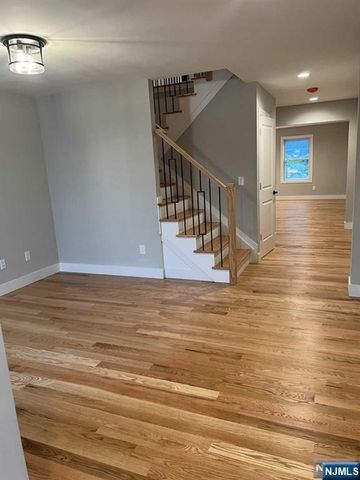 338 Lincoln Avenue B, Elmwood Park, NJ 07407