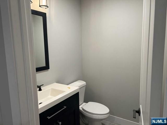 338 Lincoln Avenue B, Elmwood Park, NJ 07407