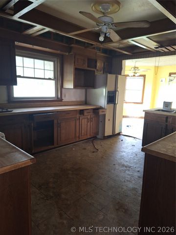 425 W 8TH Street, Chelsea, OK 74016