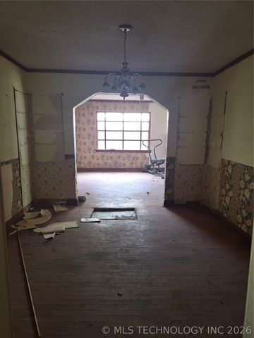 425 W 8TH Street, Chelsea, OK 74016