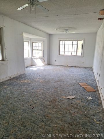 425 W 8TH Street, Chelsea, OK 74016