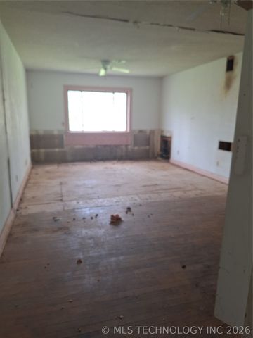 425 W 8TH Street, Chelsea, OK 74016