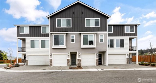 205 SW 4th Lane, Oak Harbor, WA 98277
