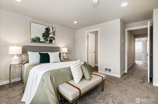 205 SW 4th Lane, Oak Harbor, WA 98277