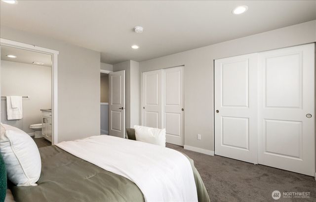 205 SW 4th Lane, Oak Harbor, WA 98277