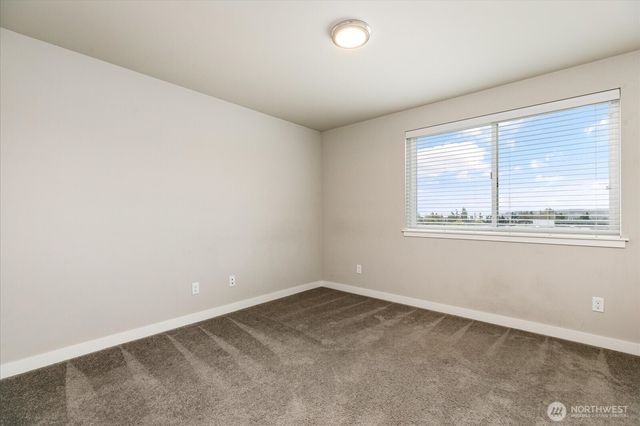 205 SW 4th Lane, Oak Harbor, WA 98277