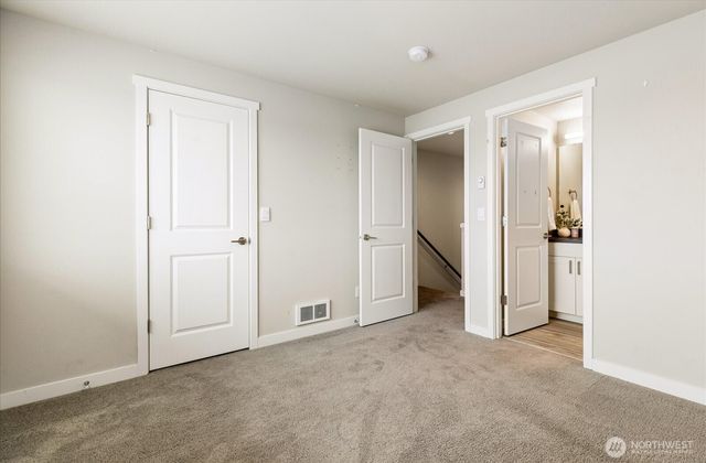 205 SW 4th Lane, Oak Harbor, WA 98277