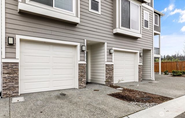 205 SW 4th Lane, Oak Harbor, WA 98277