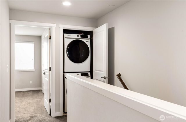 205 SW 4th Lane, Oak Harbor, WA 98277