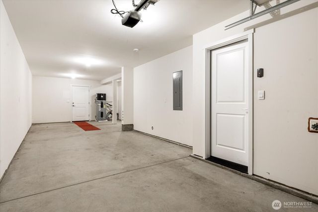 205 SW 4th Lane, Oak Harbor, WA 98277