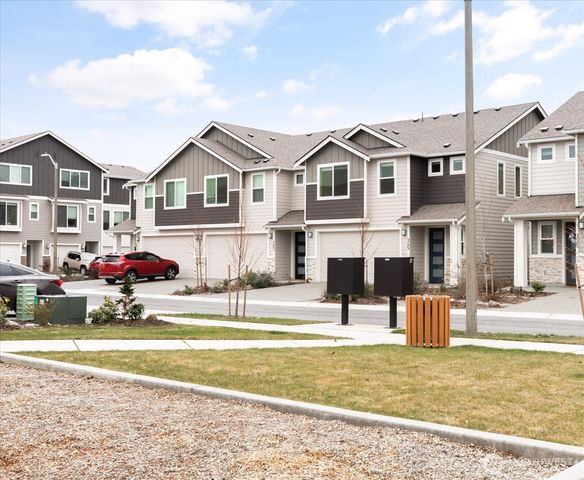 205 SW 4th Lane, Oak Harbor, WA 98277