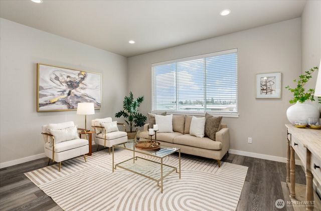 205 SW 4th Lane, Oak Harbor, WA 98277