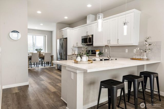 205 SW 4th Lane, Oak Harbor, WA 98277