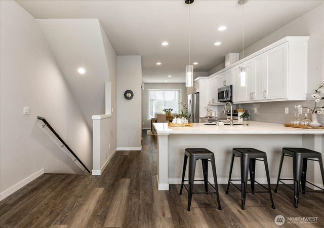 205 SW 4th Lane, Oak Harbor, WA 98277