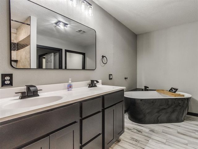13401 SE 31st Street B, Choctaw, OK 73020